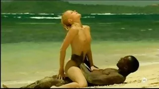 Une vidéos porno gratuites belle adolescente se fait défoncer le trou du cul serré en position latérale