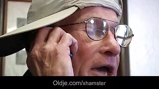 La petite brune Jo doigte tendrement sa chatte filme porno hd online gratis et son trou du cul