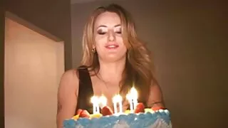 Suzie Diamond, vidéos porno gratuites échangiste extrêmement chaude, va se faire baiser en groupe à l'extérieur