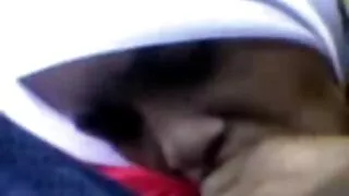 Chaud brunette clochard porno sexe gratis suce doux pénis de son homme dans 69 style