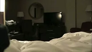 Bitchie salopes brune vintage gratuit vidéo x avec gros cul se fait ramoner en levrette et donne BJ