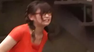 Un mec noir fort perce video porno gratuit hd la chatte de la pute pâle Alexa Lynn en levrette