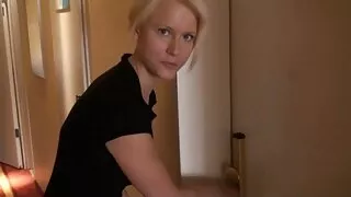 Kinky bootylicious tall blondie en vidéos film porno bas noirs baise avec des jouets sexuels