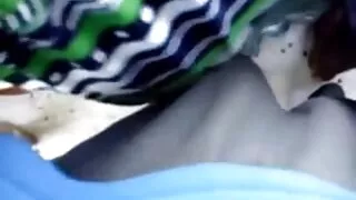 Jayden Jaymes, sexpot aux cheveux noirs tout en courbes, montre ses video porno film xxx cruches dans la piscine