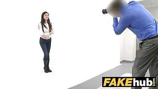 La débutante Naomi Blue se fait baiser et se prend une éjac faciale en désordre dans une vidéo de casting chaude film video porno francais