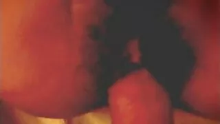 Alla Zadornaya, porno onlain gratis une ado maigre et flexible, fait le grand écart et montre sa chatte délicieuse