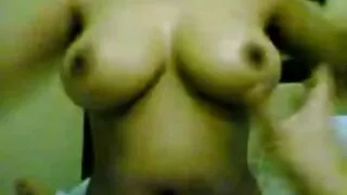 Aaliyah Love se fait lécher l'anus et video sexi gratuit lécher la chatte en levrette