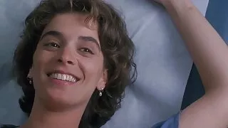 Lara Brookes se laisse séduire par deux salopes vidéo pornographiques français et baise dans la cuisine