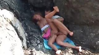 Un mec video xxx partouze au sang chaud baise la gorge profonde et la chatte humide de la coquine Kyler Quinn