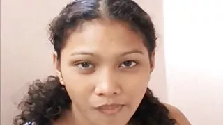 La jolie brune pâle Caroline Ray se fait video xxxx gratuite fourrer par la cornée Mick Blue dans la cuisine