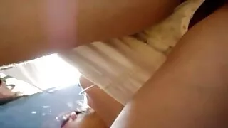 Dès qu'elle a les xx video gratuit mains liées derrière le dos, il commence à la baiser