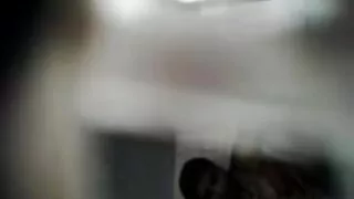 Houe blonde avec gros cul huilé se penche sur le banc porno gratis mame et se fait enculer