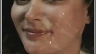 La blonde insatiable vidéo pornographie xxx Michelle Barrett suce la longue bite dure de son cow-boy