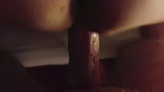 La séductrice à gros cul Nikki Daniels se déchaîne sur la grosse bite de son amant porno gratis dur