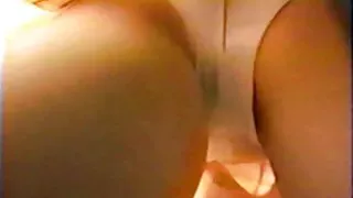 Keiko, vidéo de pornos poussin pâle pompette, reçoit un tendre cunnilingus fourni par un homme noir