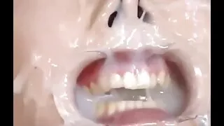 La star du porno montante Yurizan Beltran fait plaisir à une bite dans la salle de bain filme porno gratis vechi
