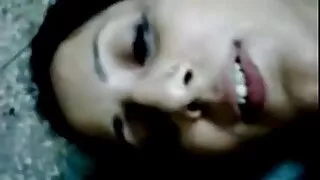 La nymphe video porno gratuit youtube asiatique chaude Chie Inamori se fait doigter la chatte poilue
