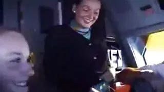 Tiffany Holiday, une fille aux cheveux clairs xxx video femme super excitée, est un gourou de la masturbation