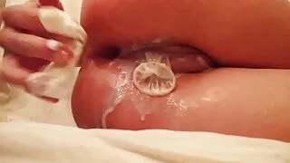 Une nympho brune voluptueuse avec de gros seins prend la BBC video porno gratuit arab au fond de son anus