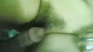 Une brune plantureuse pâle prend une douche avec un mec excité et veut être baisée dur porno vr gratuit