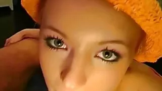 La blonde grésillante Chrissy Fox se fait baiser par le photographe et son assistant tukif com videos