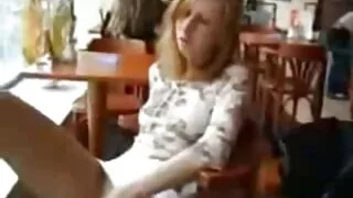 Skank accro au sperme suce porno video tukif profondément la bite rigide de son amant