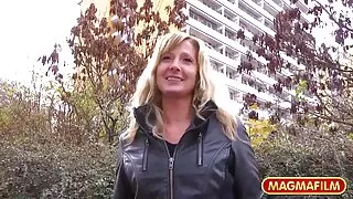 Une jeune fille aux gros seins Autumn Falls xnxx porn gratuit gicle partout