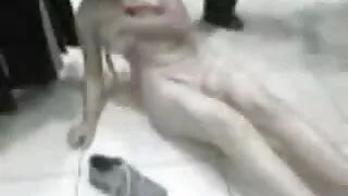 La jolie nana tchèque Anie Darling se fait vidéos xxx en français baiser par un jeune mec devant une vieille nounou
